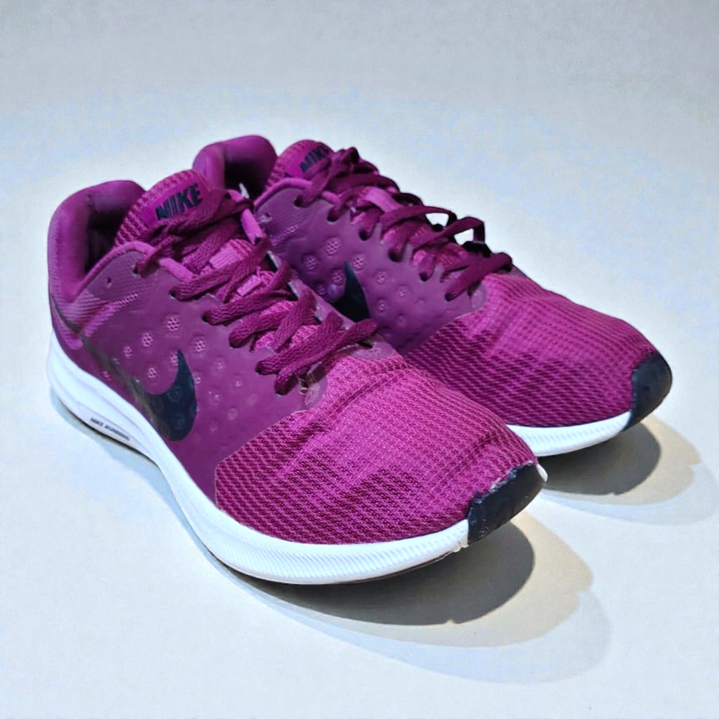 NIKE SHOES (Size 38/UK 5)