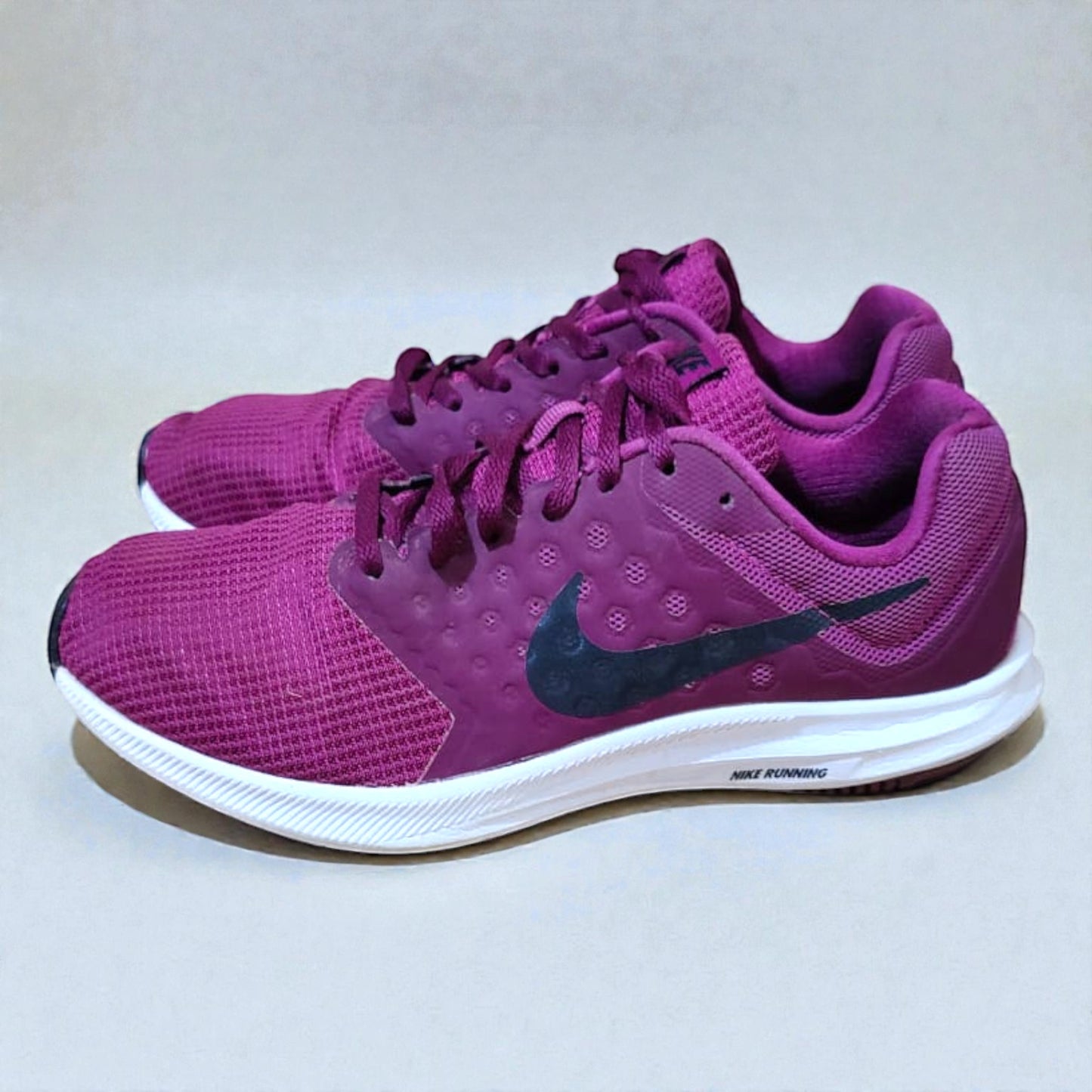 NIKE SHOES (Size 38/UK 5)