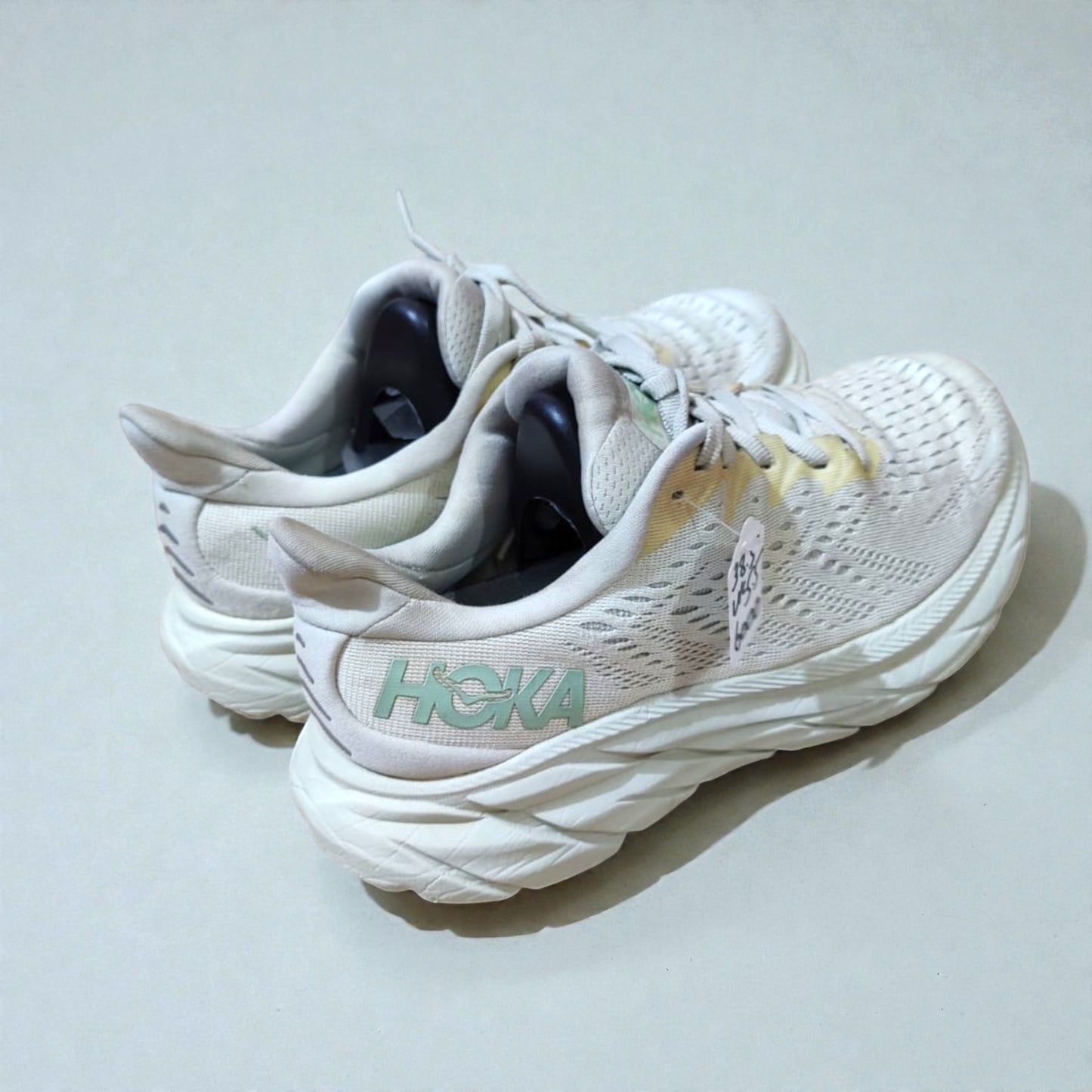 HOKA ONE ONE CLIFTON 8 (Size 38.5/UK 5.5)