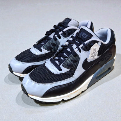 Nike Air Max 90 Essential (Size 42/UK 7.5)