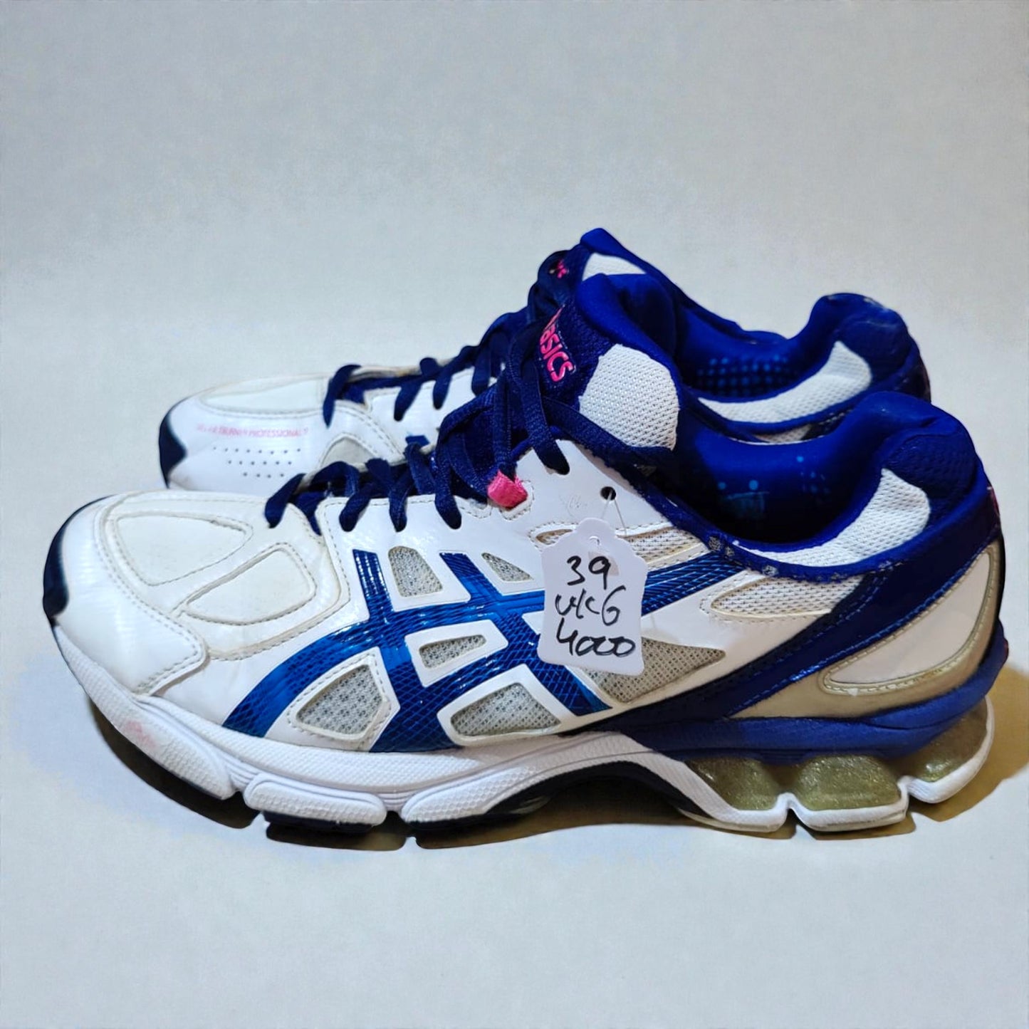 Asics Gel-Netburner Academy 9 (Euro 39/UK 6)