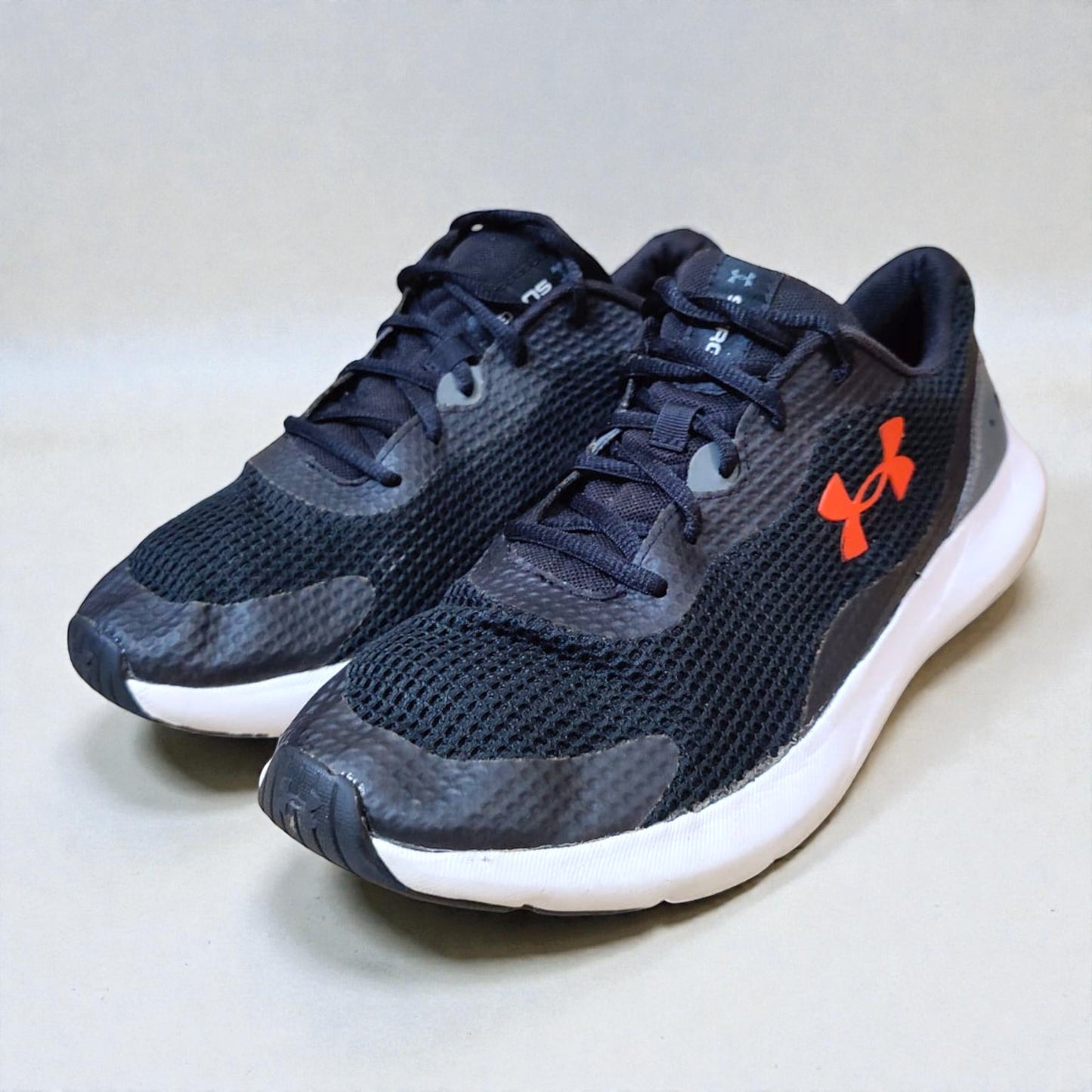 Under Armour Surge 3 (Euro 44/UK 9)