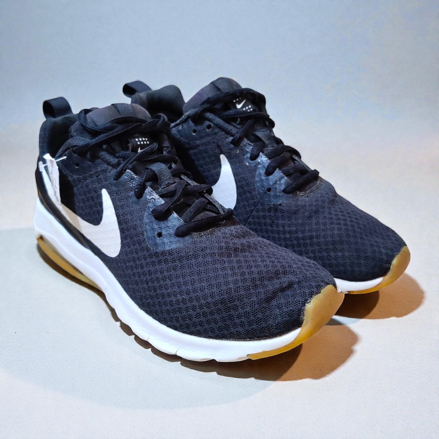 Nike Air Max Motion Low (Euro 41/UK 7)