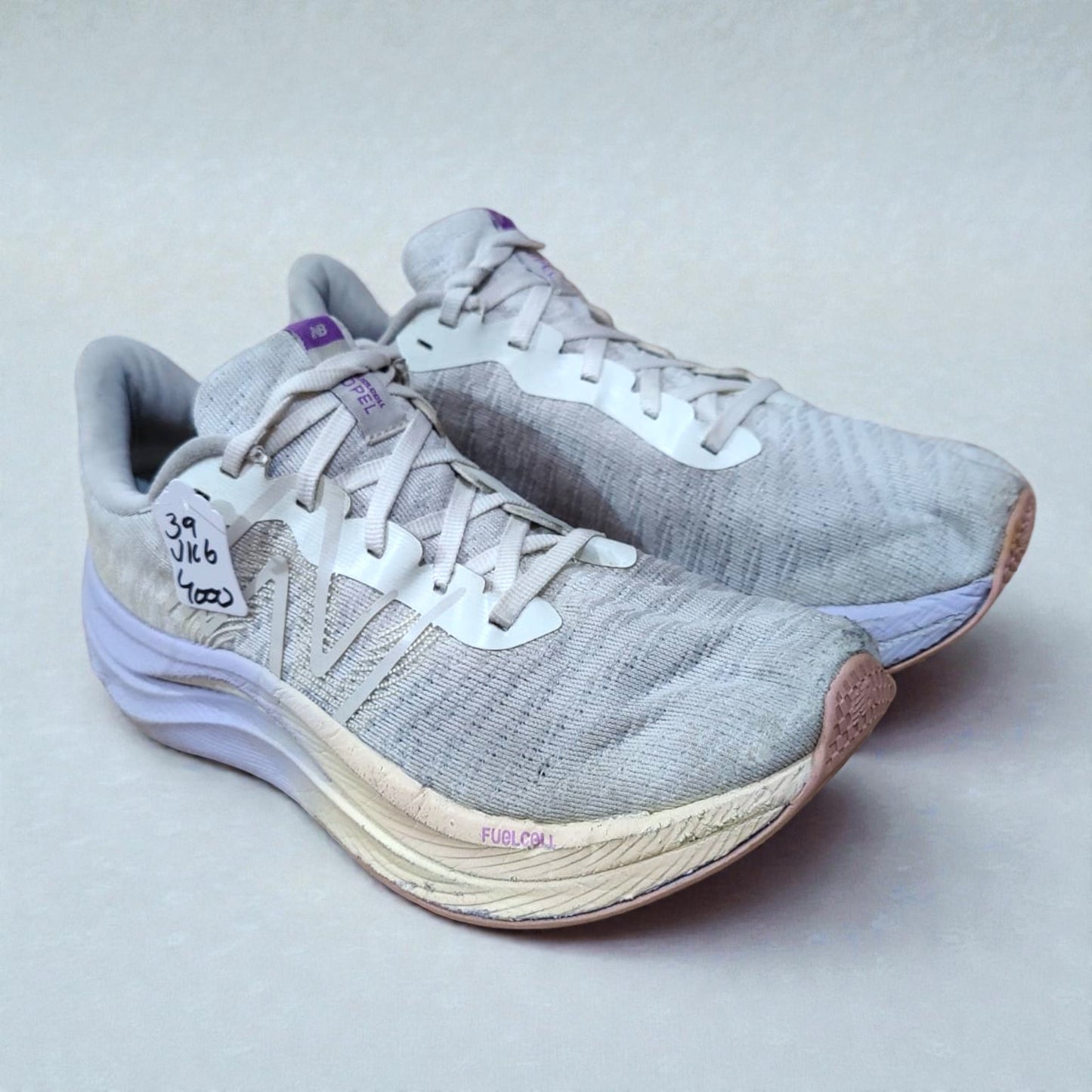 New Balance FuelCell Propel V4 (Euro 39/UK 6)