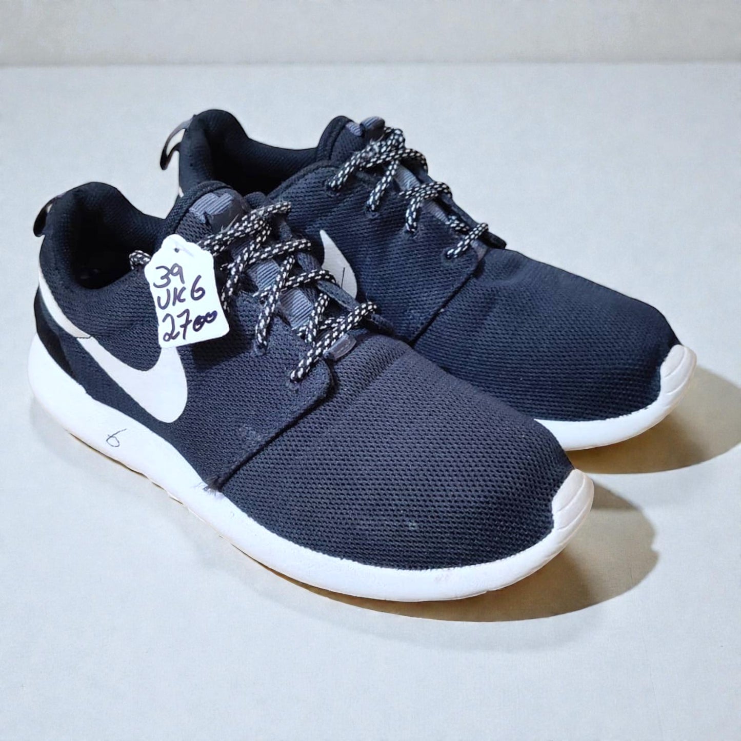 Nike Roshe One (Euro 39/UK 6)