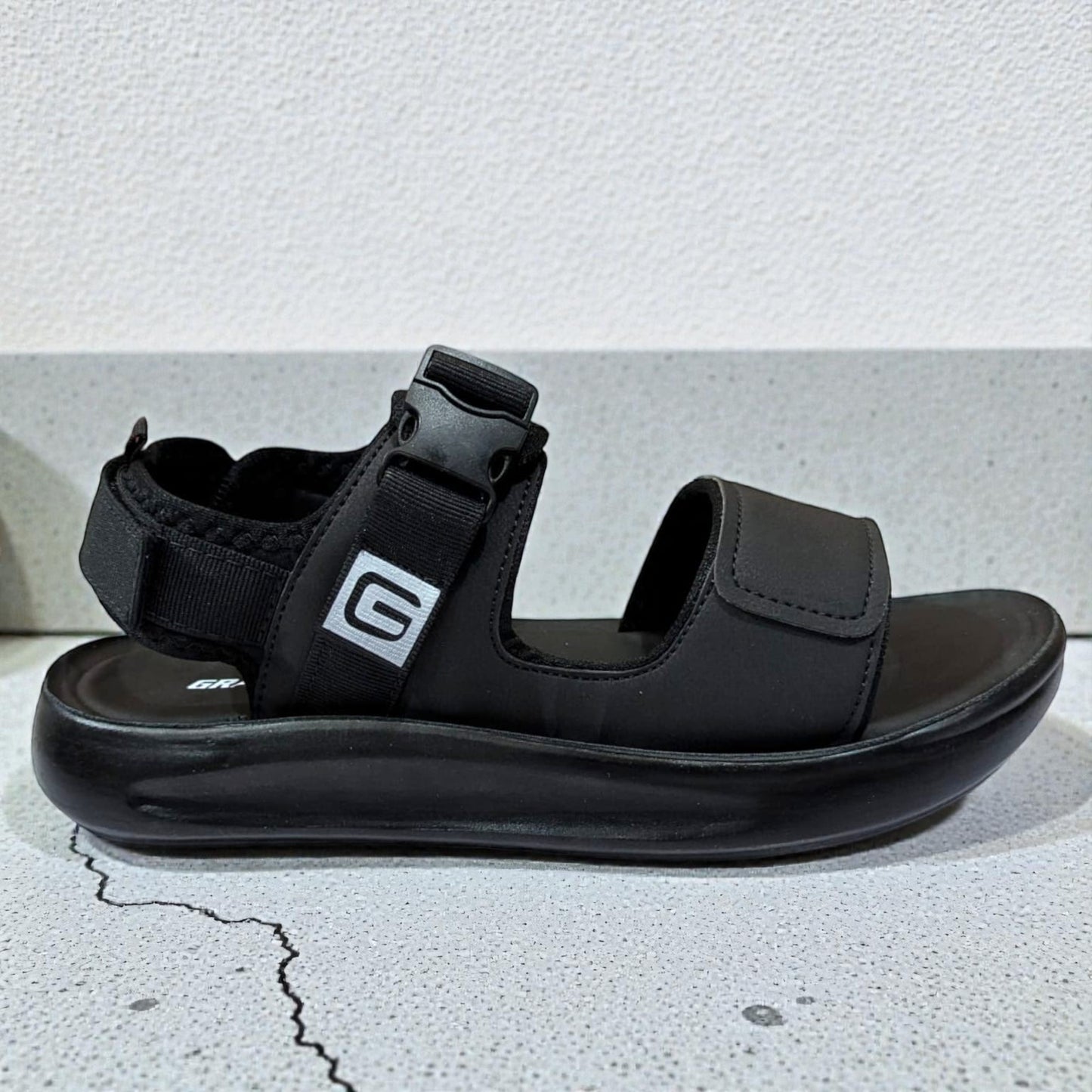 Gravity Men's Sandal