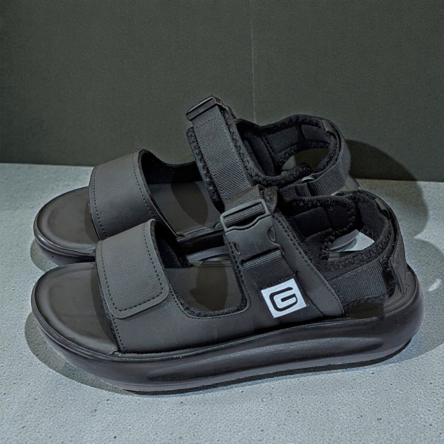 Gravity Men's Sandal