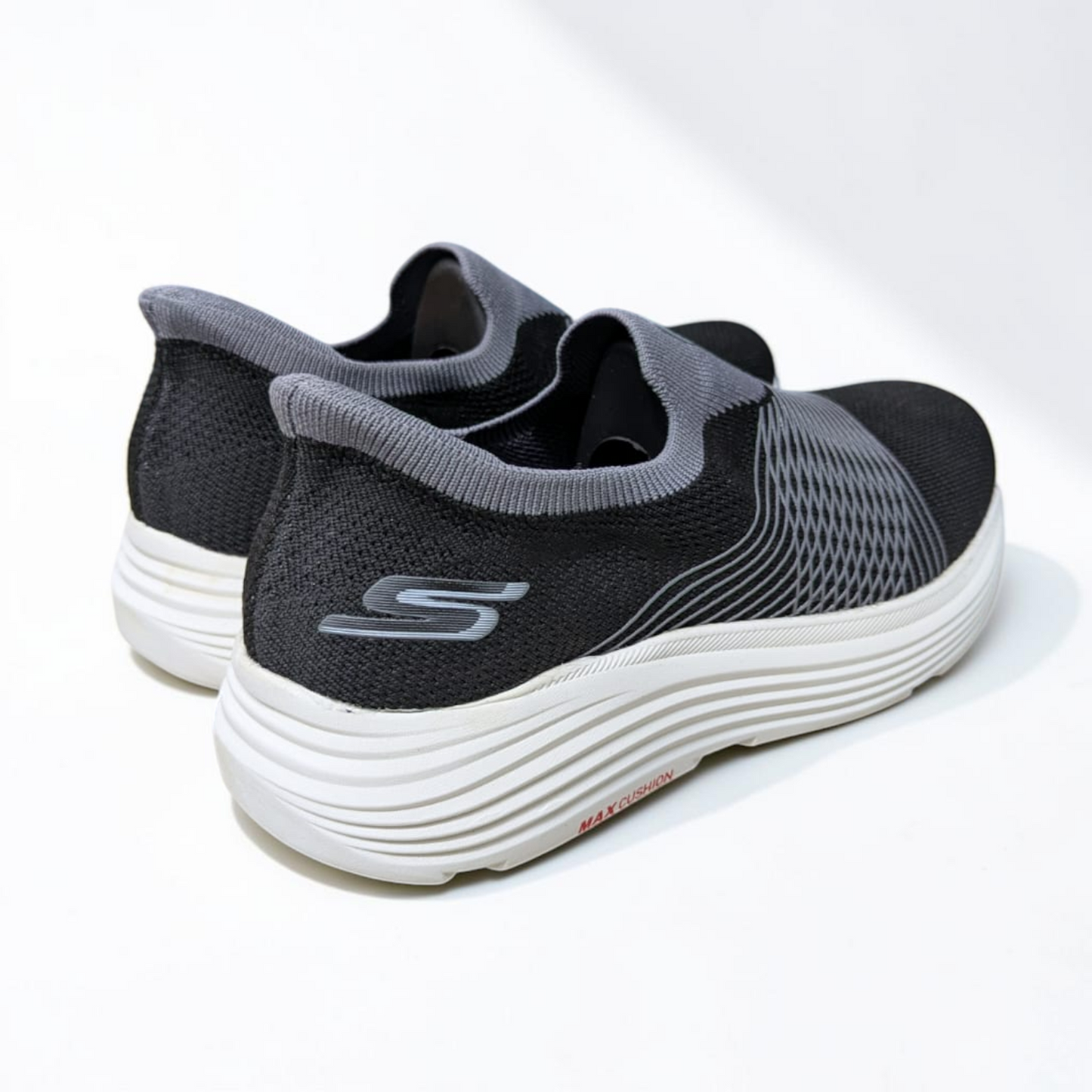 SKechers Max Cusion